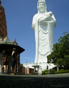 Гуан Ин (японски Каннон), Narita-san Тemple, Куруме, префектура Фукуока, Япония, 62 метра