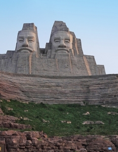 Ин и Янг, императорите на Китай, Женгсу, Хенан, Китай, 106 метра