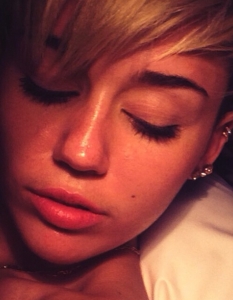 Майли отблизо: Топ 20 Instagram снимки на Miley Cyrus - 23