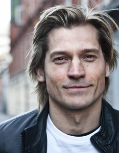 Николай Костер-Валдау (Nikolaj Coster-Waldau)
 До момента Валдау намира перфектния баланс между роли в по-нискобюджетни игрални филми и хитовия сериал Game of Thrones (Игра на тронове), където играе Джейми Ланистър. 
Датският актьор би бил по-необичаен избор за Батман, което обаче далеч не означава грешен. Брус Уейн определено не е само добър или само лош персонаж, а именно в такива роли Валдау вече се е специализирал.