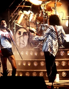1. Liar - от албума Queen (1973). Песен, написана от Фреди през 1970 година, чието оригинално заглавие е било Lover. Нейна силно преработена версия е била издадена на сингъл в САЩ. Много често по концерти Queen са удължавали изпълнението на Liar до над 8 минути.
