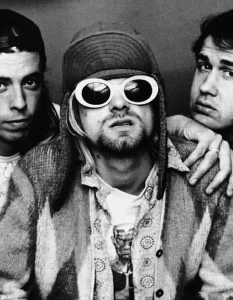 Nirvana - Heart-Shaped Box (1993)Надали Корбейн си е мислил, че ще бъде отговорен за последното видео на Nirvana, заснето докато Кърт Кобейн е жив. Heart-Shaped Box е най-впечатляващият като визия клип на сиатълската банда, комбиниращ ярки и контрастиращи цветове и сюрреалистична обстановка.
