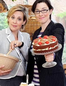 The Great British Bake Off Британско телевизионно състезание, в което става дума не просто за кулинария, а за печене на сладкиши. Водещи са Сю Пъркинс (Sue Perkins) и Мел Гидройк (Mel Giedroyc).