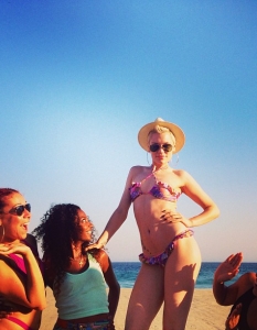Jessie J на плажа в Рио - 4