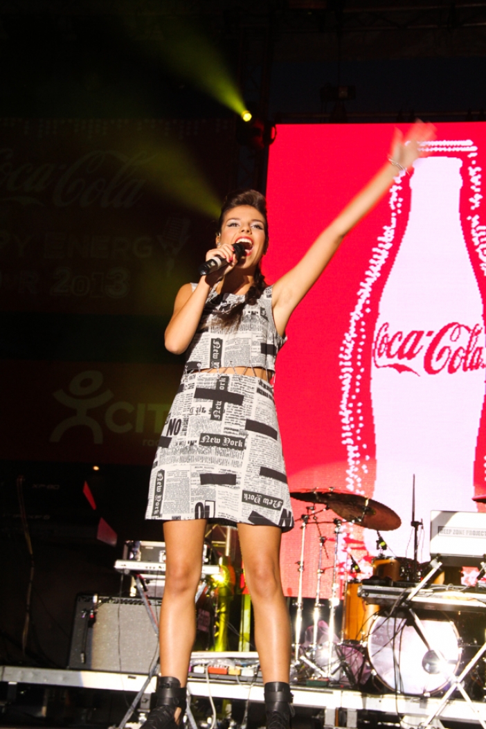 Дивна на Coca-Cola Happy Energy Tour 2013 в София