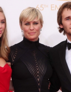Robin Wright със синя и дъщеря си