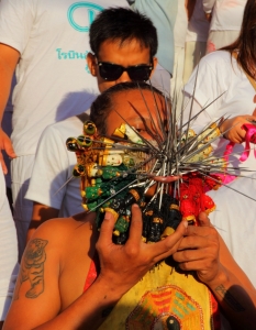 Phuket Vegetarian Festival 2013 (не се препоръчва за чувствителни хора) - 14