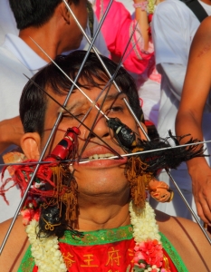 Phuket Vegetarian Festival 2013 (не се препоръчва за чувствителни хора) - 17