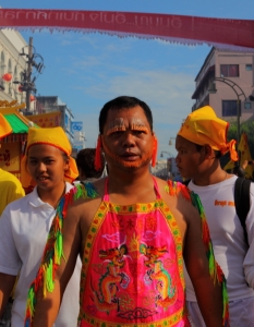 Phuket Vegetarian Festival 2013 (не се препоръчва за чувствителни хора) - 18