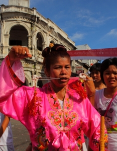 Phuket Vegetarian Festival 2013 (не се препоръчва за чувствителни хора) - 8