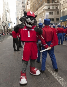 Friendly Seawolf - талисманът на Stony Brook University 