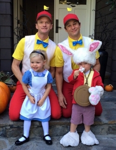 Neil Patrick Harris и партньора му David Burtka с децата им - близнаците Gideon Scott & Harper Grace