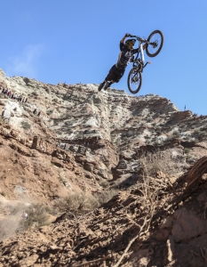 Най-зрелищните моменти от Red Bull Rampage 2013 - 3