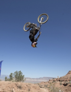 Най-зрелищните моменти от Red Bull Rampage 2013 - 4