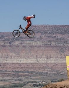 Най-зрелищните моменти от Red Bull Rampage 2013 - 5