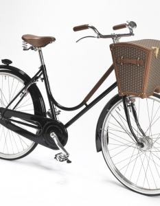 Malle Bicyclette на Moynat, наличен в магазина на Moynat в Saint-Honore Paris и по поръчка. Цена - неопределена