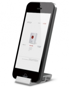 Elago S5 Stand
Много удобна мини стойка за вашия  iPhone. Тя позволява да го закрепите стабилно вертикално или  хоризонтално, има стабилна основа, която предотвратява плъзгането й по  гладка повърхност и е едновременно лека и здрава.
Цена: 19 лв. 
Още за продукта 