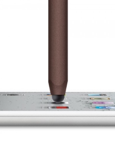 Elago Stylus Pen Slim (кафяв)
Много изискан  стилус за сензорни  устройства с марката на Apple. Изработен от лек и  здрав алуминий, с  гумиран връх, осигуряващ изключителен комфорт при  работа. И тъй като с  времето той вероятно ще се износи, ще можете да го  смените с включения в  комплекта резервен. По-строгият му цвят го прави  подходящ най-вече за  представители на силния пол.
Цена: 39 лв. 
Още за продукта