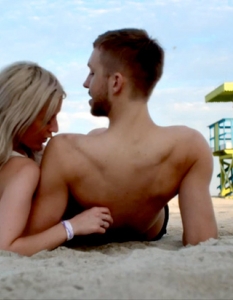 5. Calvin Harris feat. Ellie Goulding - I Need Your LoveСингъл номер 7 от третия албум на шотландския диджей. В парчето, което достига дори до топ 20 на Billboard, участва и друга британска сензация - Ели Гулдинг.
