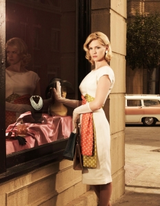 Бети (Betty)
Бети е  една от най-интересните героини в сериала Mad Men (Момчетата от Медисън  Авеню). Независимо от смяната на съпрузите си, тя винаги изглежда  прекрасно. Ролята е поверена на изключително красивата актриса Дженюъри  Джоунс (January Jones).