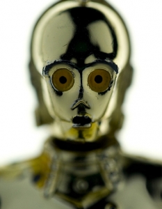 C-3PO protocol droid portrait
"Златният беше първата Star Wars фигурка вкъщи. Видял е много екшън през годините без да изгуби позлатата си. Толкова добре ги правеха преди време! Класическа снимка на класически герой."
Vesa Lehtimaki, август 2009