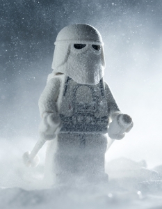 Snowtrooper ski patrol
"Взехме скиор от колекционерската втора серия. Един час по-късно направих тази снимка. Нямаше какво да му мисля... Няма как иначе, обичам снега."
Vesa Lehtimaki, август 2010