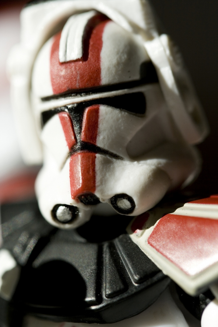 Clone trooper
"Първата ми снимка във Flickr, йей! Това е малка фигурка Hasbro, снимана с 60-милиметров макро обектив Canon и Canon EOS 400D фотоапарат."
Vesa Lehtimaki, юли 2009