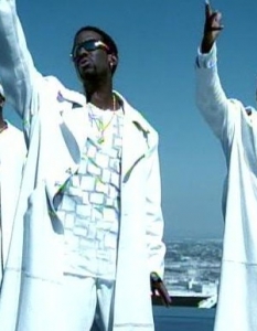 Boyz II Men - A Song for MamaПесента е от албума Evolution (1997). Boyz II Men са известни предимно с любовните си балади, но A Song for Mama е едно изключение в полза на майките.