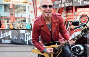 Rudolf Schenker (Scorpions) в промоционално 