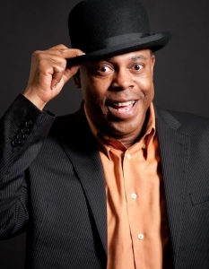 Michael Winslow е един от малкото хора на планетата, който може да се похвали, че възпроизвежда 10 000 различни звука.