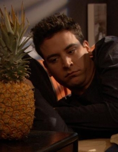 Един от най-гледаните епизоди на ситкома е The Pineapple Incident от първи сезон (повече от 12 милиона зрители).