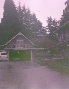 Уникални снимки от къщата, в която Кърт Кобейн се самоубива - 24