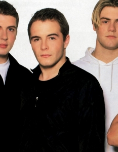 Westlife 
Ирландската бой банда Westlife се формира в края на 90-те и в нея участват Shane Filan, Mark Feehily, Kian Egan, Nicky Byrne и Brian McFadden. Бандата добива огромна популярност и успява да продаде над 45 милиона записа в световен мащаб. Всеки от първите им 7 сингъла дебютира под номер 1 в чартовете. Това ги прави групата с най-много последователни сингъла номер едно в историята на музиката, което е отразено в Книгата на рекордите Гинес. Момчетата от Westlife са носители на две награди Brit, на една награда MTV Europe, на две отличия Record of the Year, както и на много други. Стават популярни с хитове като You Raise Me Up, Flying Without Wings, If I Let You Go и Swear It Again. През 2011г. Westlife и Simon Cowell - човекът, който създава бандата - се разделят. Последвалият концерт през 2012 г. е последната им изява заедно преди изпълнителите да прекратят изявите си и да сложат край на музикалната си кариера.