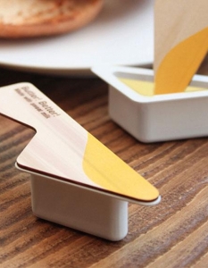 Дизайн: Yeongkeun
Още една много свежа идея - кутийка за масло, чието капаче е нож за мазане.