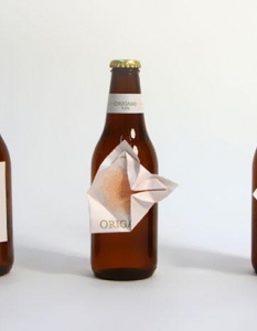 Дизайн: Clara Lindsten
Ако и вие понякога късате етикета на бирената бутилка, тази Origami идея със сигурност ще ви допадне.