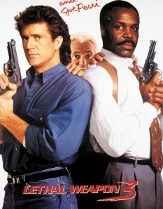 Lethal Weapon (Смъртоносно оръжие)
Дани Глоувър и Мел Гибсън - пример за подражание в полицейските екшън комедии.
Химията между двамата актьори се  вижда още в първата част от 1987 г., но талантливото дуо се разкрива още  повече в следващите филми от поредицата. И до днес се надяваме да чуем  поне още веднъж репликата на Роджър Мърто "Вече съм твърде стар за тези  глупости".