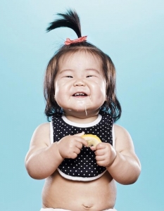 10 фотографии на сладки бебета, които опитват лимон за първи път - 9