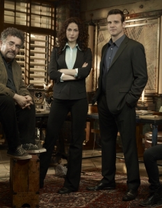 Warehouse 13 
Сериалът на Syfy Warehouse 13 приключва след пет успешни сезона. 
