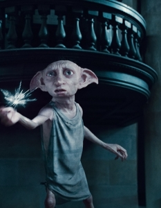 Доби от Harry Potter
Доби не е най-привлекателното фентъзи същество, което сме виждали на големия екран.
Факт е обаче, че са малко феновете на поредицата за Хари Потър, които не изпитват силни симпатии към духчето.