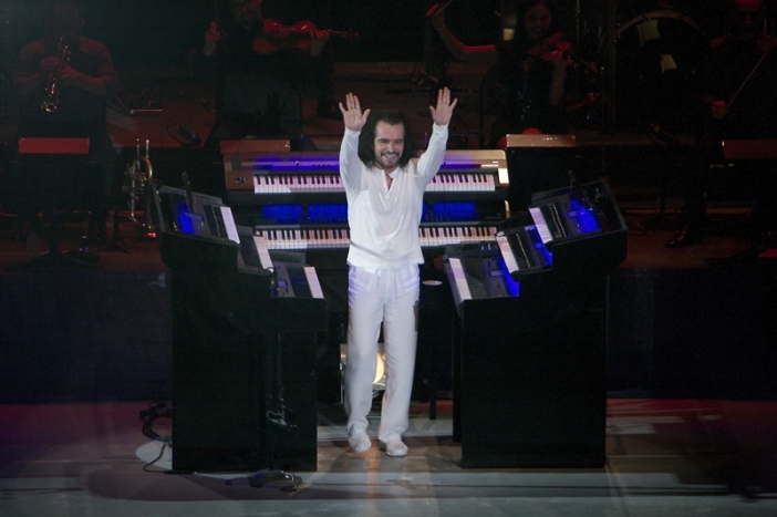 Yanni за първи път в София