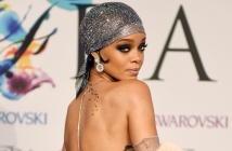 Rihanna бляскава и гола на модно събитие в Ню Йорк