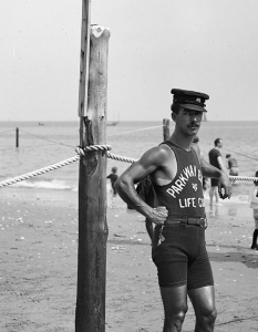Спасител на плажа. 1920 година.