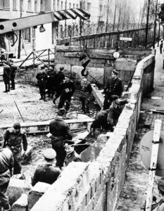 Изграждането на Берлинската стена. 1961 година. 