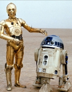 Бонус: R2D2 и C-3PO
Всички знаем, че няма да се случи, но и всички знаем колко много искаме такъв филм.
R2D2 и C-3PO са фантастично дуо, което бихме следвали в една история с пътешествия и много комични моменти, пък бил то и с по-малко екшън. 