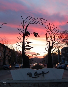 Скулптура: Mihai Eminescu
Град: Статуята на поета е в Онещ, Румъния.