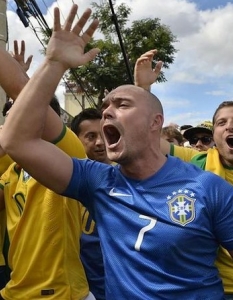 Бразилските фенове преди и след загубата от Германия на Световното по футбол    - 14