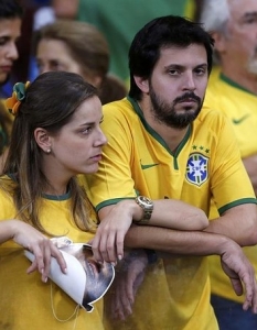 В собствената им страна, на собствения им терен, пред очите на десетки хиляди бразилци на терена и още милиони фенове пред екраните...