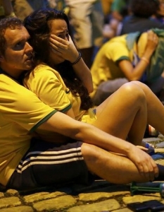 Бразилските фенове преди и след загубата от Германия на Световното по футбол    - 7