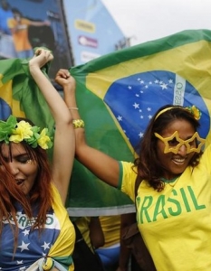 Бразилските фенове преди и след загубата от Германия на Световното по футбол    - 8