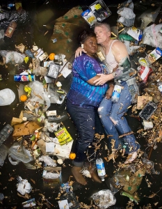 12 шокиращи фотографии на хора, лежащи в собствения си боклук - 3